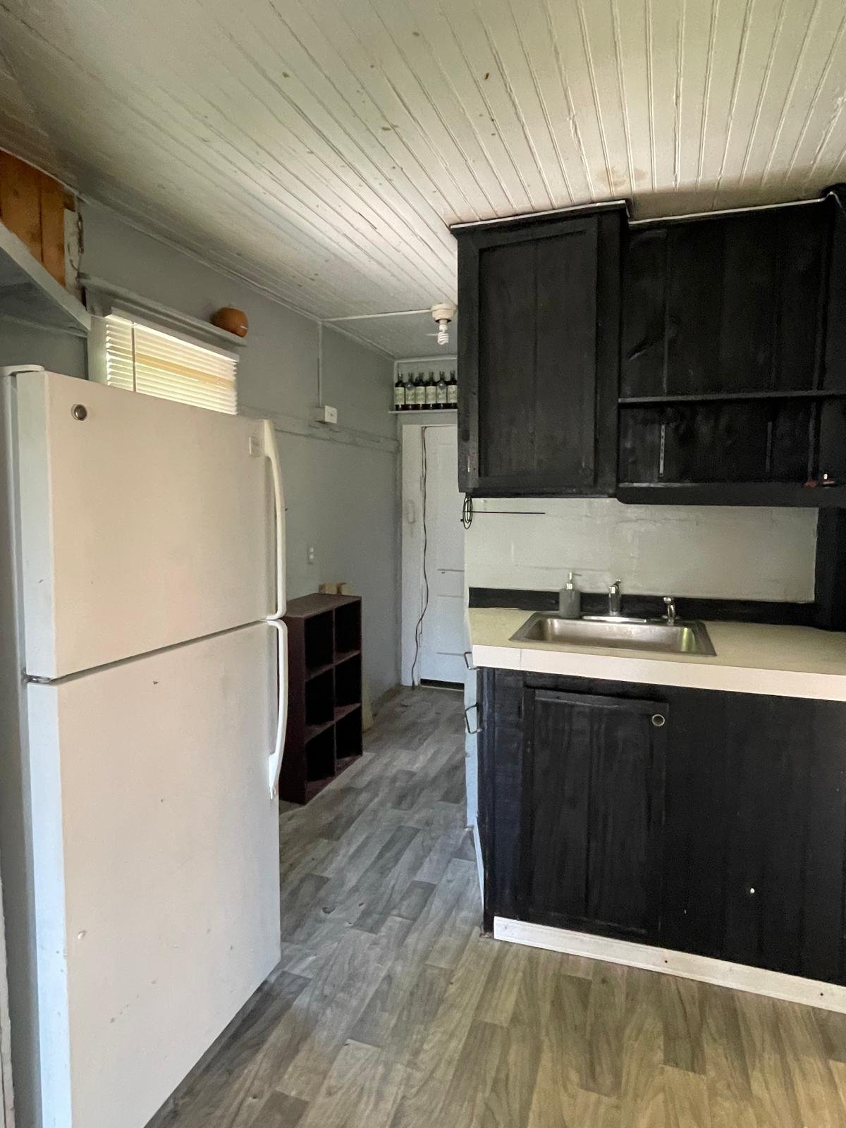 1005 W Arch Street Unit F kitchen showing current condition